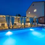 別荘 Three-bedroom In *