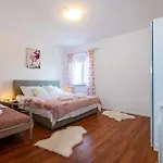 Three-bedroom In 別荘 Kruševo