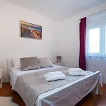 別荘 Three-bedroom In Kruševo