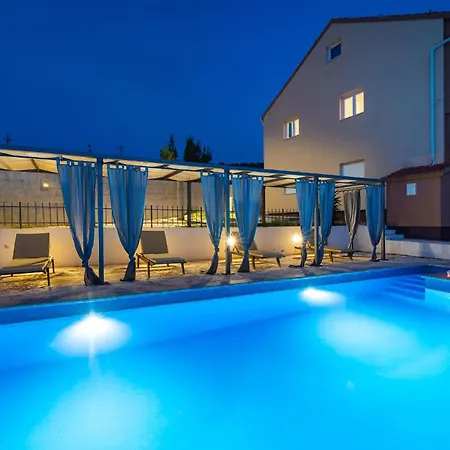 Vakantiehuis Three-bedroom In *