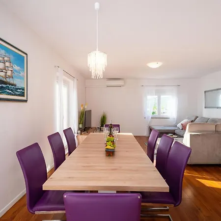Three-bedroom In בית נופש