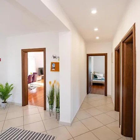 בית נופש Three-bedroom In Kruševo