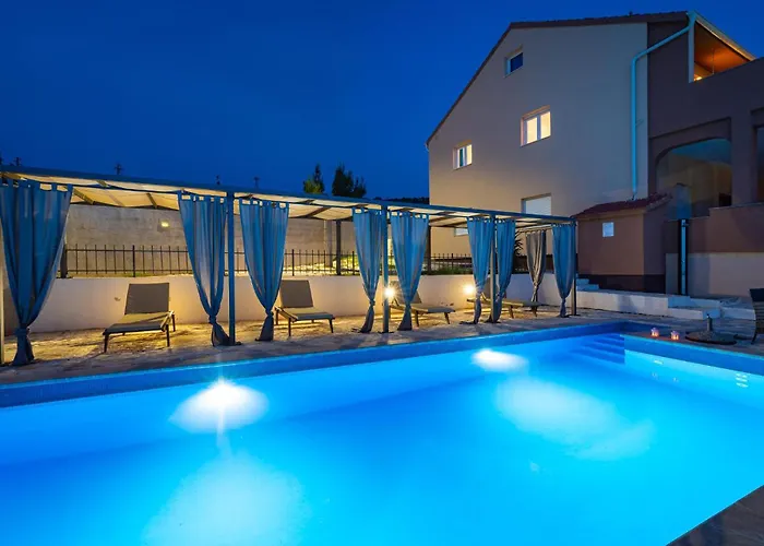 Σπίτι διακοπών Three-bedroom In *