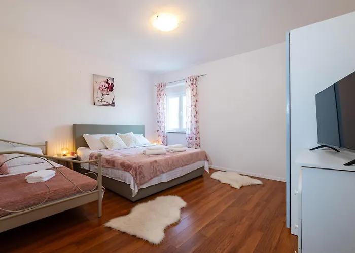 Three-bedroom In Σπίτι διακοπών Kruševo