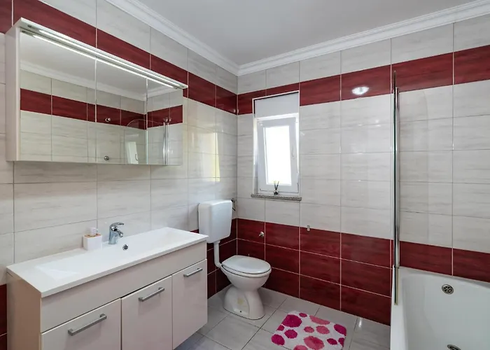 Σπίτι διακοπών Three-bedroom In *